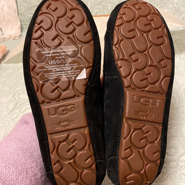 UGG(アグ)のUGG ダコタ　ブラック　7インチ（24センチ相当）新品 レディースの靴/シューズ(スリッポン/モカシン)の商品写真