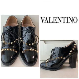 ヴァレンティノ(VALENTINO)のVALENTINO ブラックパテント　スタッズ　パンプス(ハイヒール/パンプス)