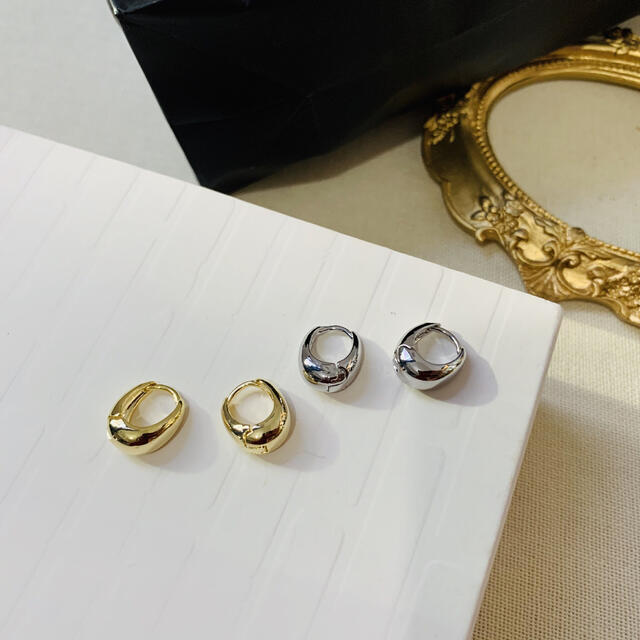 〈f71〉14K フープピアス ゴールド gold 韓国 シンプル 人気 高見え レディースのアクセサリー(ピアス)の商品写真