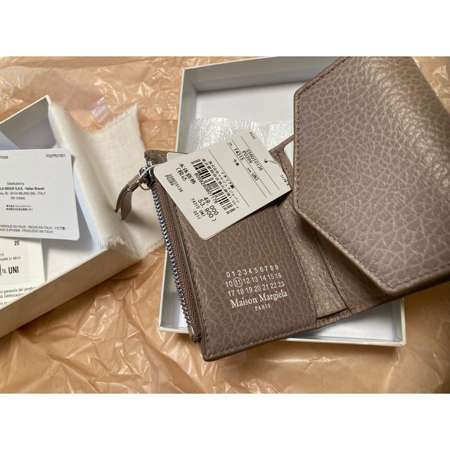 Maison Martin Margiela(マルタンマルジェラ)の新品未使用Maison Margiela メゾン マルジェラ 三つ折りウォレット レディースのファッション小物(財布)の商品写真