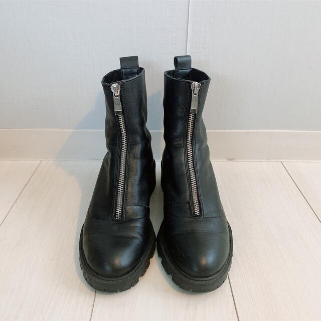 ZARA(ザラ)のkemaha様専用ZARA ジッパー リアルレザー アンクルブーツ 23cm レディースの靴/シューズ(ブーツ)の商品写真