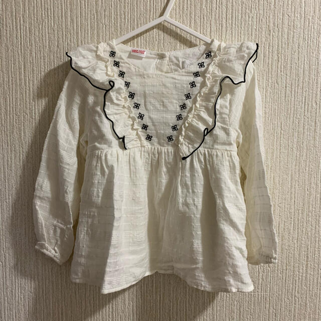 ZARA KIDS(ザラキッズ)の【ZARA KIDS】テクスチャー素材パイピングブラウス キッズ/ベビー/マタニティのキッズ服女の子用(90cm~)(ブラウス)の商品写真