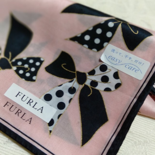 Furla(フルラ)のP 107　フルラハンカチ レディースのファッション小物(ハンカチ)の商品写真