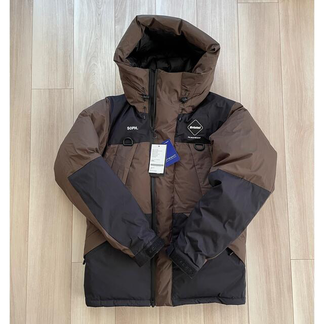 F.C.R.B.(エフシーアールビー)のF.C.R.B Down Bench Parka Mサイズ メンズのジャケット/アウター(ダウンジャケット)の商品写真