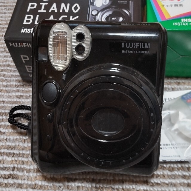 富士フイルム(フジフイルム)のFUJIFILM チェキ instax mini50S ブラック &フィルムセッ スマホ/家電/カメラのカメラ(フィルムカメラ)の商品写真