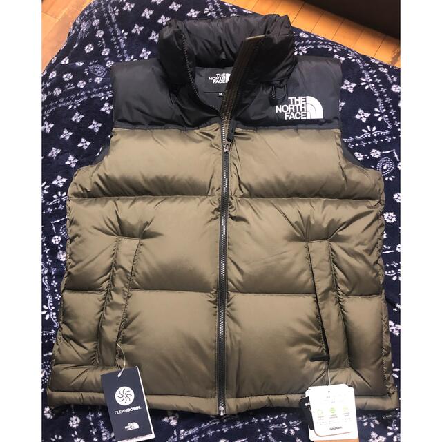 THE NORTH FACE(ザノースフェイス)の【新品未使用】ノースフェイス ヌプシ ダウンベスト M ニュートープ メンズのジャケット/アウター(ダウンベスト)の商品写真