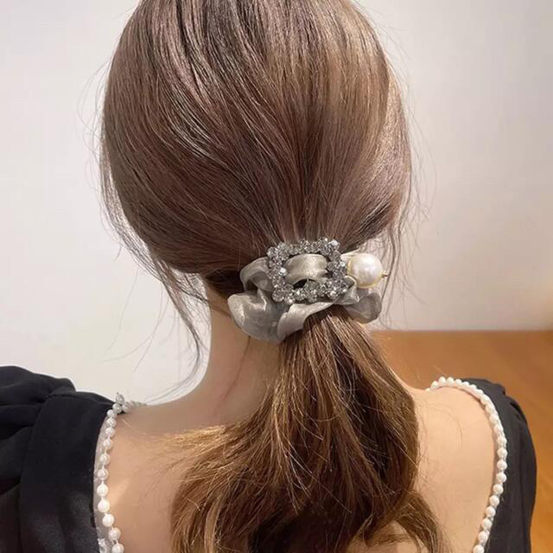 ラインストーン シュシュ ピンク オーガンジー パール ビッグパール チュール レディースのヘアアクセサリー(ヘアゴム/シュシュ)の商品写真