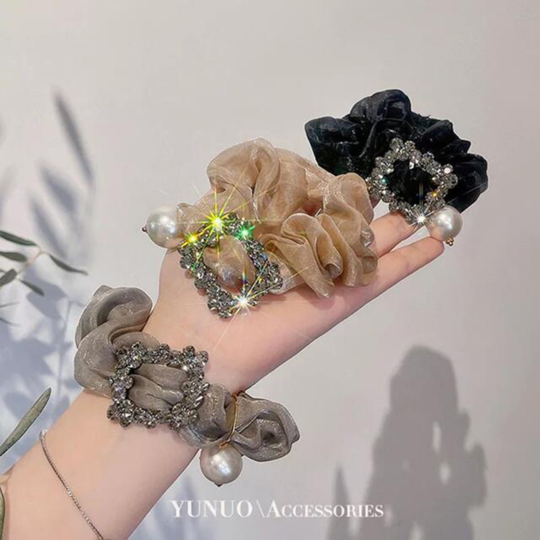 ラインストーン シュシュ ピンク オーガンジー パール ビッグパール チュール レディースのヘアアクセサリー(ヘアゴム/シュシュ)の商品写真