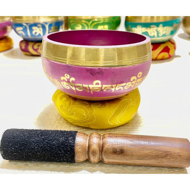 美品 超良音 オムマニペメフム】ピンク シンギングボウル 180g 美品 超良音 オムマニペメフム】ピンク シンギングボウル 180g