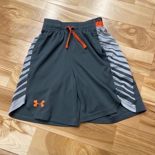 UNDER ARMOUR(アンダーアーマー)のアンダーアーマー☆サッカーパンツ スポーツ/アウトドアのサッカー/フットサル(ウェア)の商品写真