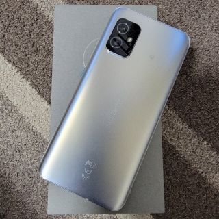 エイスース(ASUS)のZenfone 8 16G/256GB Silver(スマートフォン本体)