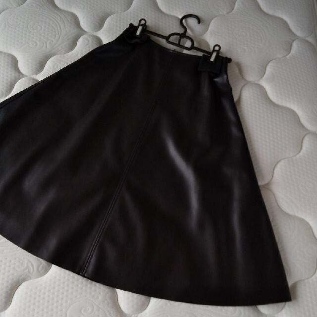 M-premier(エムプルミエ)のクリスマス値下げエムプルミエ フェイクレザースカート Ssize レディースのスカート(ひざ丈スカート)の商品写真