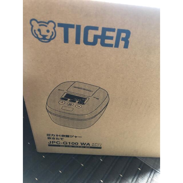 TIGER(タイガー)の新品未使用　タイガー魔法瓶　圧力IH炊飯器 5.5合 土鍋JPC-G100WA スマホ/家電/カメラの調理家電(炊飯器)の商品写真