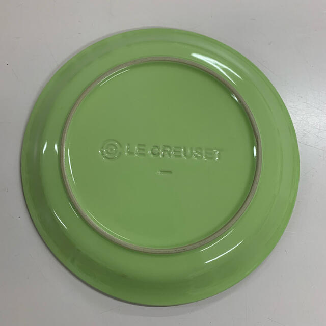 LE CREUSET(ルクルーゼ)のル・クルーゼ　ラウンドプレート　18.5cm  グリーン インテリア/住まい/日用品のキッチン/食器(食器)の商品写真