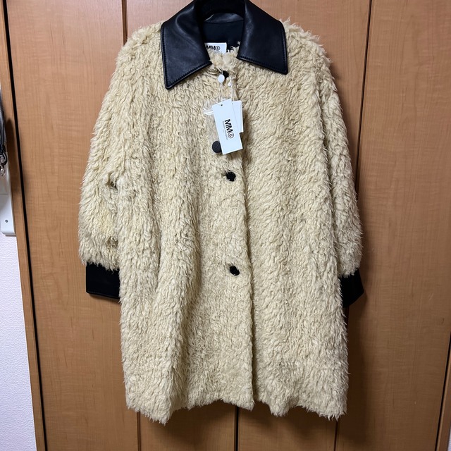 MM6(エムエムシックス)のMM6 Maison Margiela フェイクファーコート 新品未使用 レディースのジャケット/アウター(毛皮/ファーコート)の商品写真