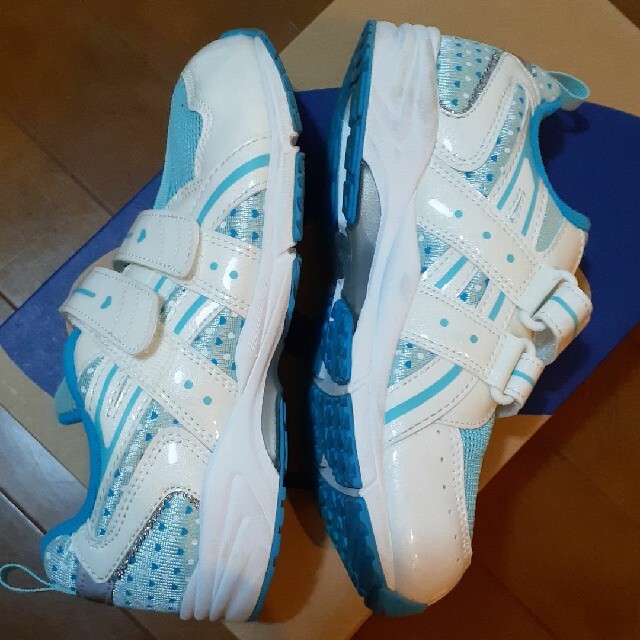 asics(アシックス)のアシックス　asics　スニーカー　21 キッズ/ベビー/マタニティのキッズ靴/シューズ(15cm~)(スニーカー)の商品写真