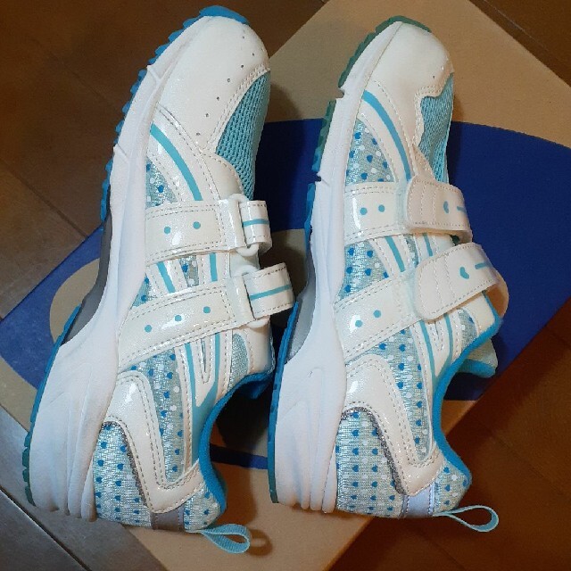 asics(アシックス)のアシックス　asics　スニーカー　21 キッズ/ベビー/マタニティのキッズ靴/シューズ(15cm~)(スニーカー)の商品写真