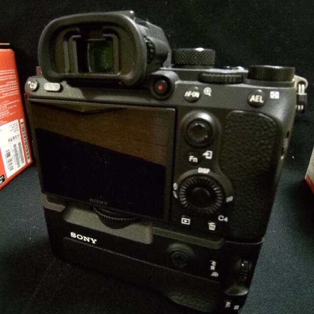 SONY(ソニー)のSONY α7Ⅲ、バッテリーグリップ VG-C3EM　セット スマホ/家電/カメラのカメラ(ミラーレス一眼)の商品写真