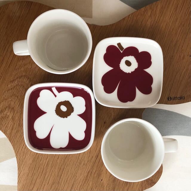 marimekko(マリメッコ)の新品 marimekko ウニッコ コーヒーカップ ＆ プレート ワインレッド インテリア/住まい/日用品のキッチン/食器(食器)の商品写真