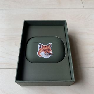 メゾンキツネ(MAISON KITSUNE')のメゾンキツネ AirPods Pro ケース (カーキ)(モバイルケース/カバー)