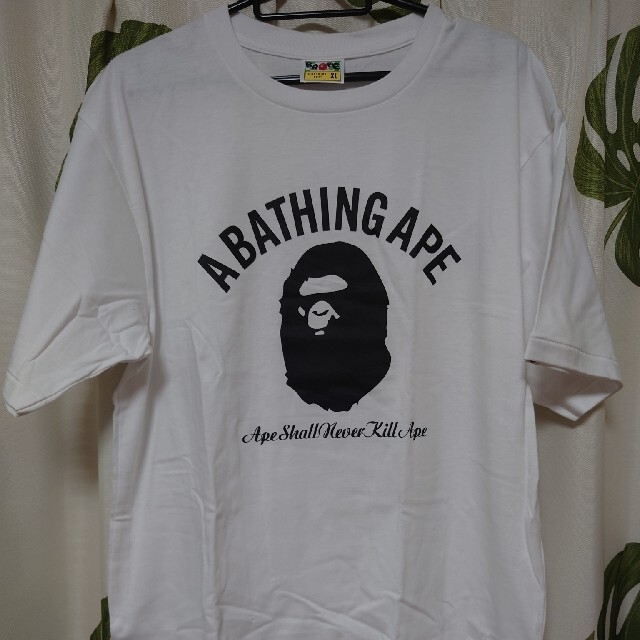 A BATHING APE　Tシャツ白サイズXL未使用ロゴ