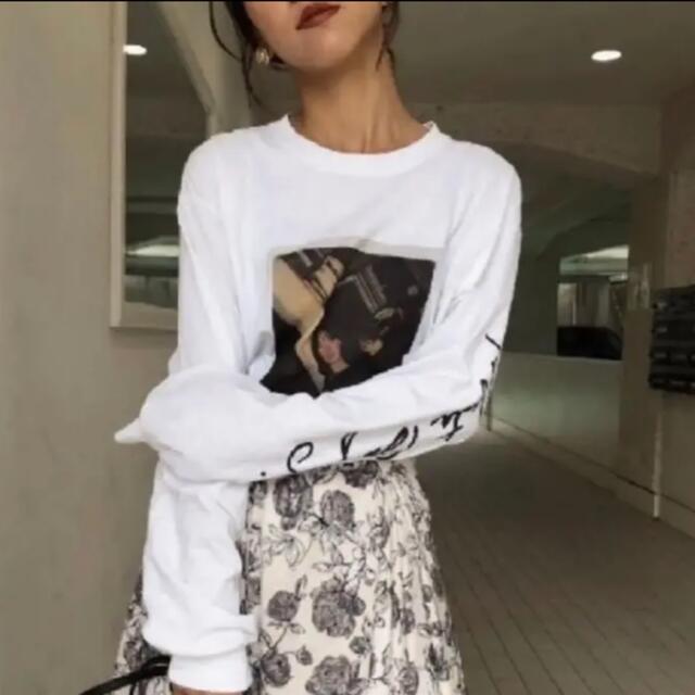 Ameri VINTAGE(アメリヴィンテージ)のAMERI PHOTO ROBERTA BAYLEY TEE レディースのトップス(Tシャツ(長袖/七分))の商品写真