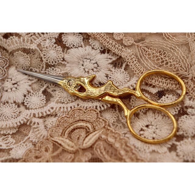 イタリア製 うさぎの刺繍鋏 ゴールド - 素材/材料