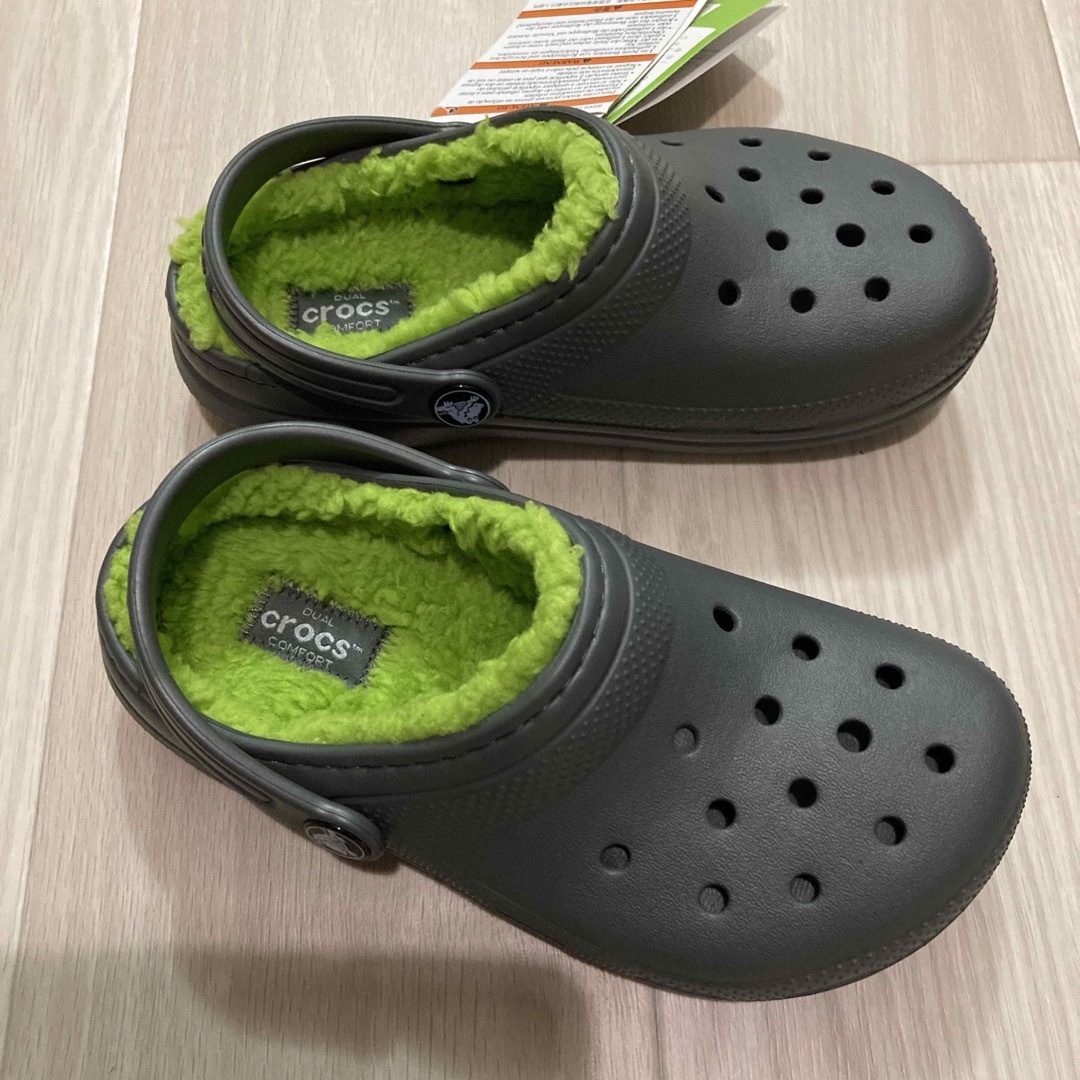 crocs(クロックス)の新品 19㎝ クロックス クラシック ラインド クロッグ キッズ スレートグレー キッズ/ベビー/マタニティのキッズ靴/シューズ(15cm~)(サンダル)の商品写真