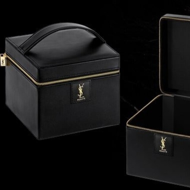 Yves Saint Laurent Beaute(イヴサンローランボーテ)の専用新品YSLバニティケースフラットポーチ黒ブラックノベルティ レディースのファッション小物(ポーチ)の商品写真