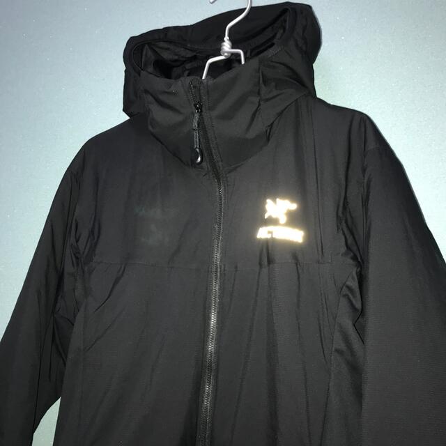 ARC'TERYX(アークテリクス)のアークテリクス　アトムLT メンズXS ブラック　マウンテンパーカ メンズのジャケット/アウター(マウンテンパーカー)の商品写真