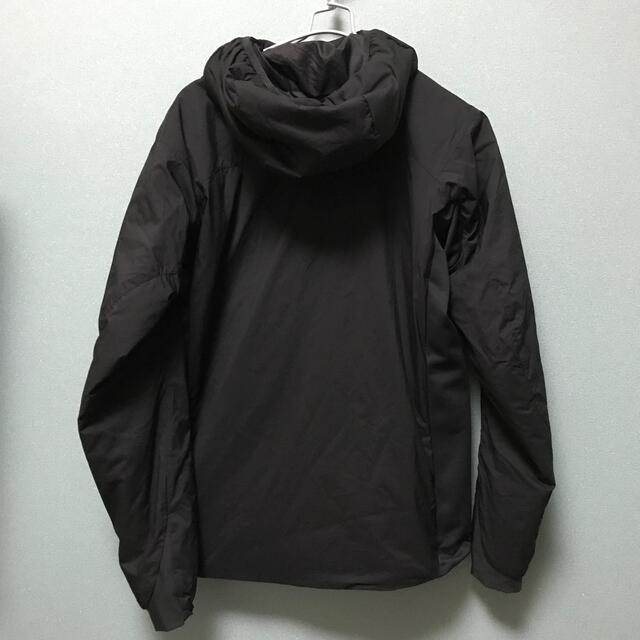 ARC'TERYX(アークテリクス)のアークテリクス　アトムLT メンズXS ブラック　マウンテンパーカ メンズのジャケット/アウター(マウンテンパーカー)の商品写真