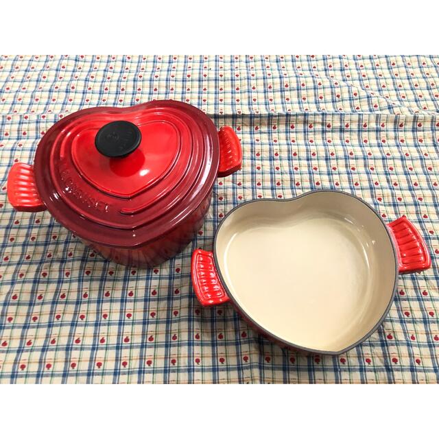 LE CREUSET(ルクルーゼ)のルクルーゼ ココットダムールとプレートダムールのセット インテリア/住まい/日用品のキッチン/食器(鍋/フライパン)の商品写真