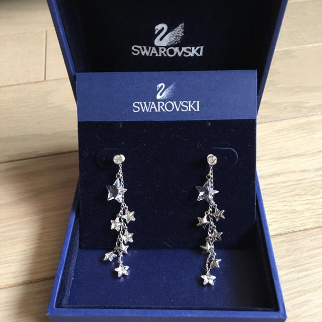 SWAROVSKI(スワロフスキー)の美品  キラキラ可愛いスワロフスキー スターピアス レディースのアクセサリー(ピアス)の商品写真