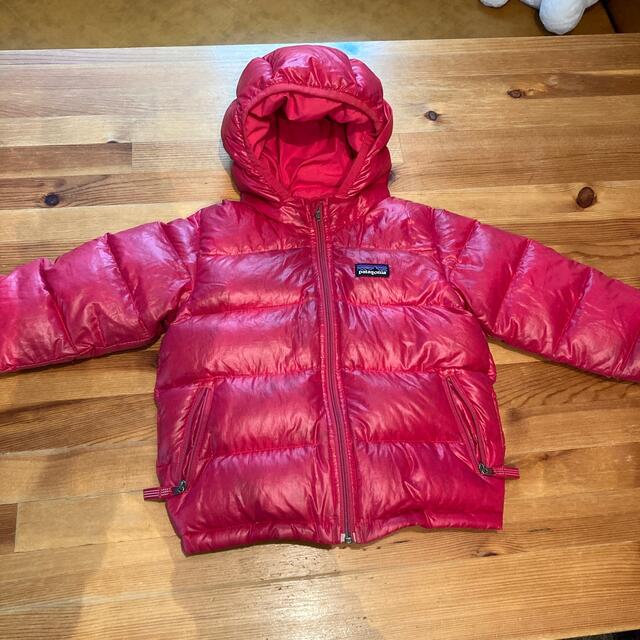 patagonia(パタゴニア)のTal様専用patagonia 2T ダウンジャケット キッズ/ベビー/マタニティのキッズ服男の子用(90cm~)(ジャケット/上着)の商品写真