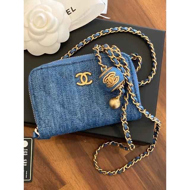 CHANEL(シャネル)のシャネル　デニム　パールクラッシュ　チェーンウォレット　コインケース レディースのファッション小物(財布)の商品写真