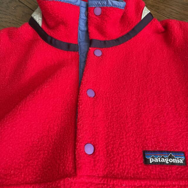 patagonia(パタゴニア)のpatagonia kidsプルオーバーフリースTシンチラ　レッド　ビンテージ キッズ/ベビー/マタニティのキッズ服女の子用(90cm~)(Tシャツ/カットソー)の商品写真