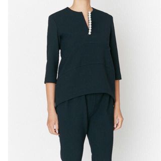 バーニーズニューヨーク(BARNEYS NEW YORK)のヨーコチャン　パール　ブラウス　ネイビー　36(カットソー(長袖/七分))