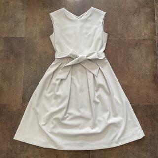 オペークドットクリップ(OPAQUE.CLIP)のワンピース 白　オフホワイト　スカート　ドレス　お呼ばれ　結婚式(ひざ丈ワンピース)