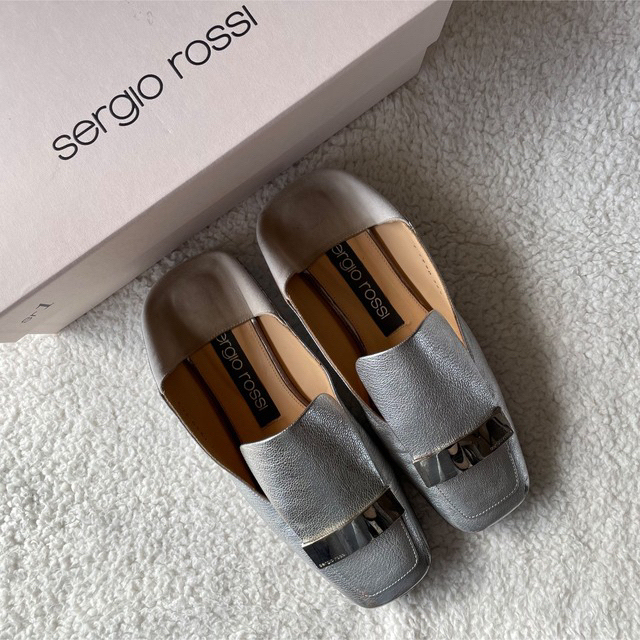 新しい sergiorossi セルジオロッシ sr1 ローファー シルバー 36.5 新しい sergiorossi セルジオロッシ sr1 ローファー シルバー 36.5
