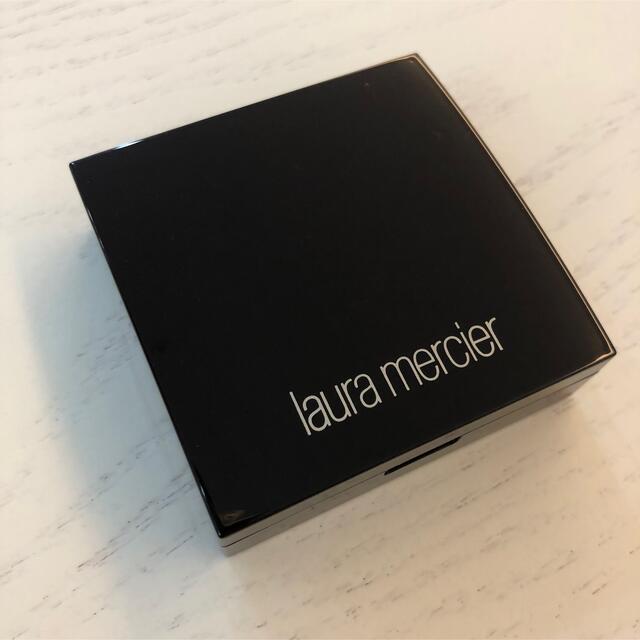 laura mercier(ローラメルシエ)のローラ メルシエ シークレット ブラーリング パウダー フォー アンダーアイズ コスメ/美容のベースメイク/化粧品(アイシャドウ)の商品写真