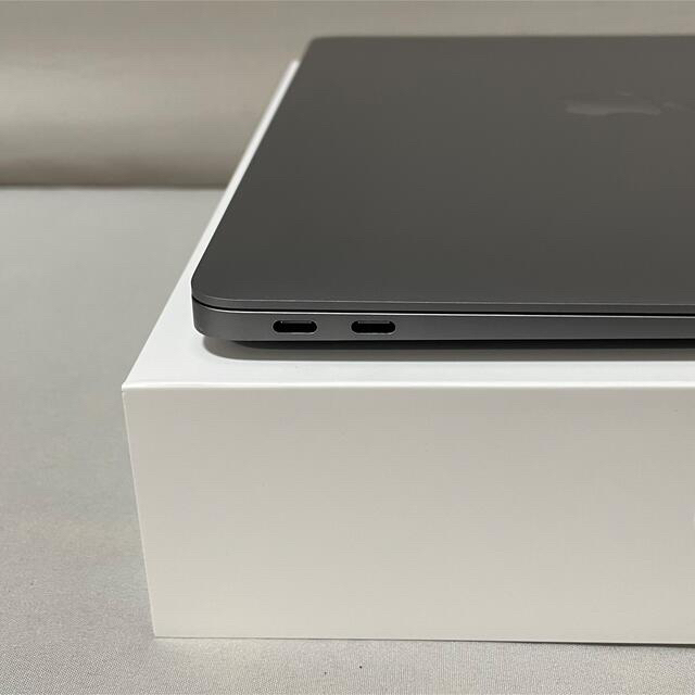 Apple(アップル)のMacBook Air 2018 13inch グレイ 美品 MRE82J/A スマホ/家電/カメラのPC/タブレット(ノートPC)の商品写真