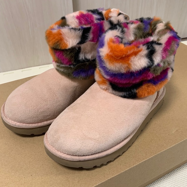 レディース【美品】UGG ピンク♡　レアなフラッフ ミニ キルテッド ブーツ