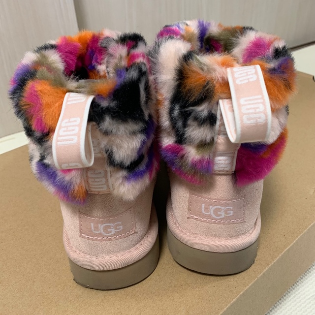 UGG(アグ)の【美品】UGG ピンク♡　レアなフラッフ ミニ キルテッド ブーツ レディースの靴/シューズ(ブーツ)の商品写真