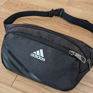 アディダス(adidas)の【adidas】ボディーバッグ【ユニセックス】(ボディーバッグ)