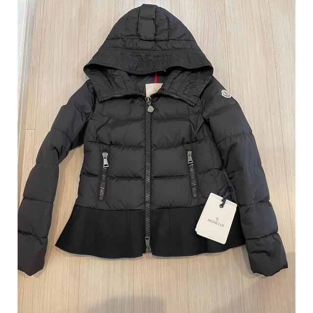 シーズンに入るため最終お値下げ　モンクレール　moncler NESEA