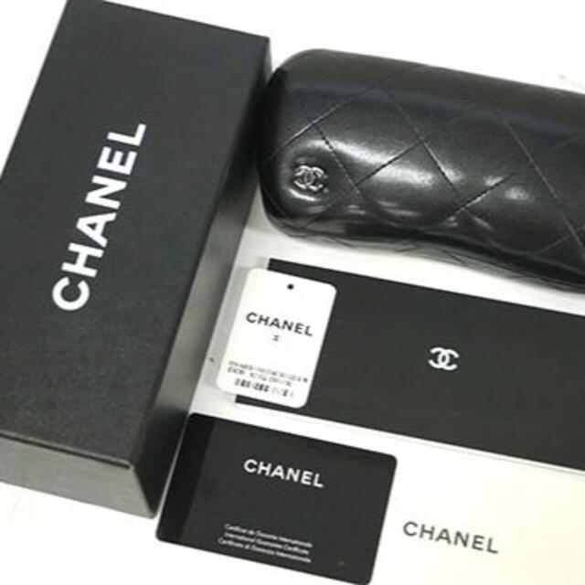 CHANEL(シャネル)の美品★シャネル サングラス ケース・クロス付き ココ ブラック J4607 レディースのファッション小物(サングラス/メガネ)の商品写真