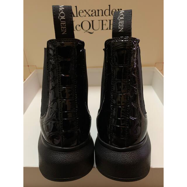 Alexander McQueen(アレキサンダーマックイーン)の【新品】希少Alexander McQueen ハイブリッドブーツ　クロコレザー レディースの靴/シューズ(ブーツ)の商品写真