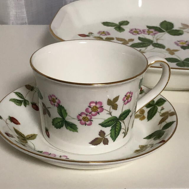 WEDGWOOD ティーカップとお皿セット