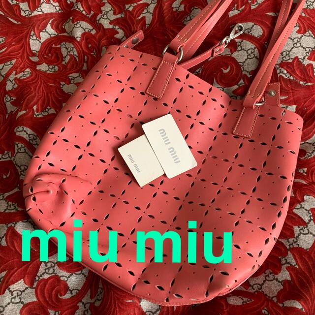 miumiu(ミュウミュウ)の⭐️美品‼︎⭐️ミュウミュウ⭐️パンチング透かし模様/2wayトート レディースのバッグ(トートバッグ)の商品写真