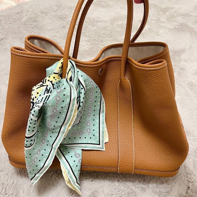 Hermes(エルメス)の【新品未使用】エルメス hermes シルク　スカーフ カレ45 レディースのファッション小物(バンダナ/スカーフ)の商品写真